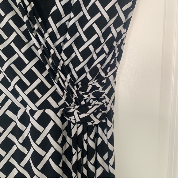 White House Black Market Faux Wrap Geometric Print Midi Dress size 2 - Picture 3 of 10
